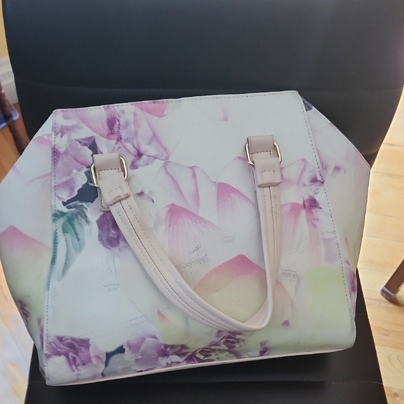🌸✨Guess Floral Tote Bag – Cream & Purple - Picture 3 of 3